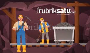 penambang-di-gua-batu-bara-pekerja-tambang-menggali-terowongan-troli-rel-dengan-bijih-dan