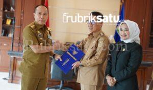 Yosep Sahaka Resmi Jabat Plt Bupati Koltim Yosep Sahaka Resmi Jabat Plt Bupati Koltim
