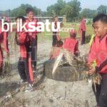 Peringati HUT RI ke-80, SDN 1 Muara Sampara Gaungkan Cinta Lingkungan dari Pantai Lalimbhue