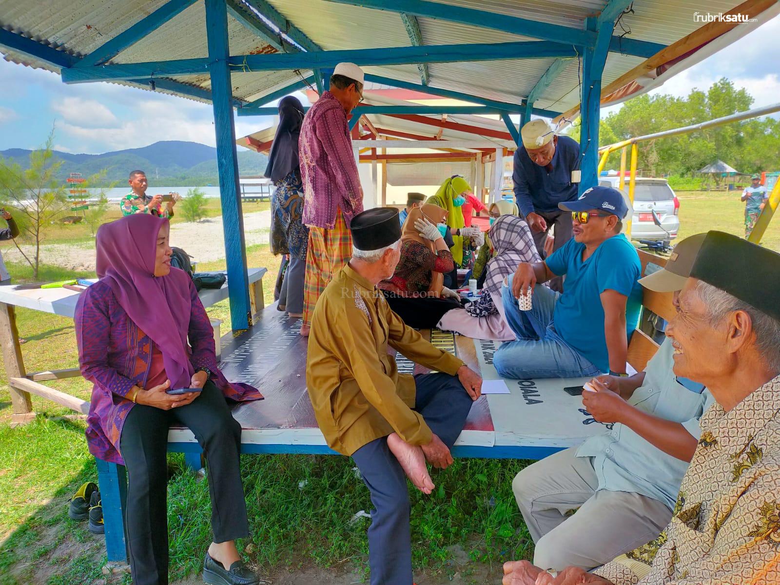 Mendekat ke Warga, Puskesmas Kapoiala Gaungkan Cek Kesehatan Gratis hingga ke Pantai