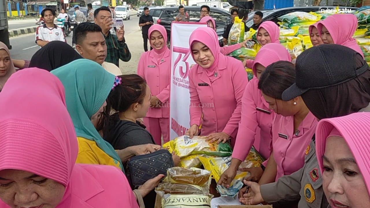 HUT RI ke-80, Polres Konawe dan Bulog Hadirkan Pasar Murah, Warga Girang Harga Turun