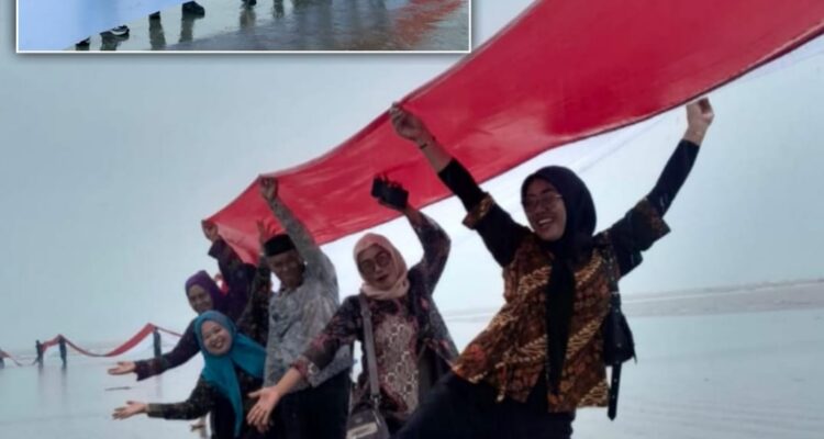 Bendera Raksasa 580 Meter Berkibar di Pantai Kapoiala, Simbol Persatuan dan Cinta Tanah Air