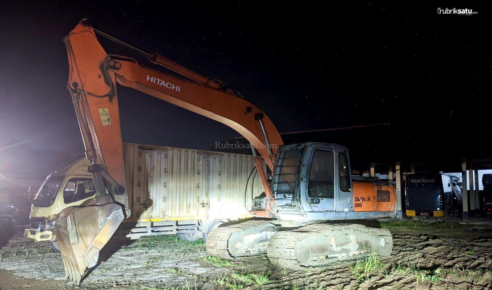 Excavator Oranye jadi Barang Bukti, Polisi Usut Tambang Pasir Ilegal di Konawe